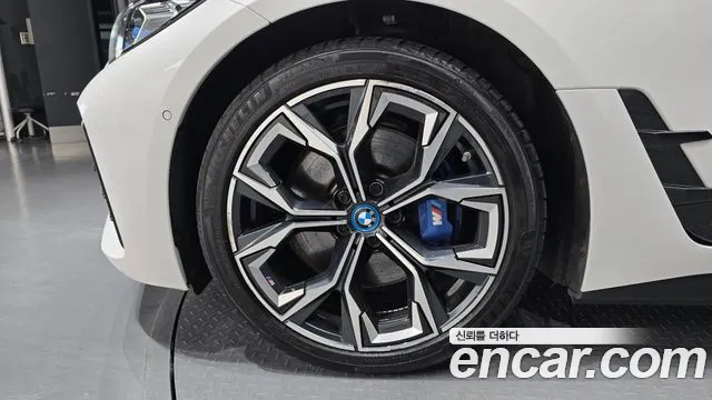 BMW i4 2023 thumb 5