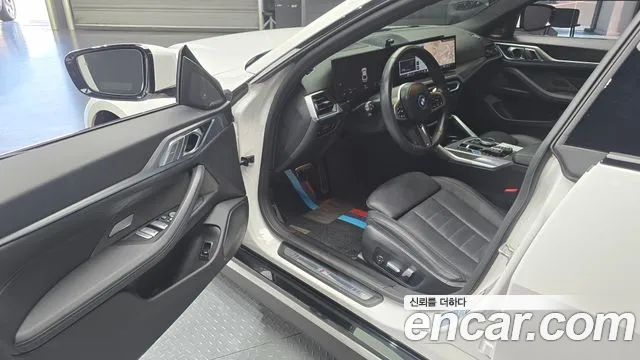 BMW i4 2023 thumb 10