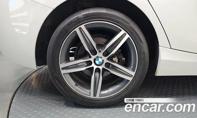 BMW 1-Series 2013 thumb 4