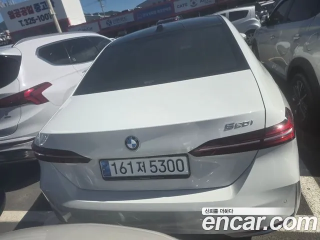 BMW 5-Series 2023 thumb 2