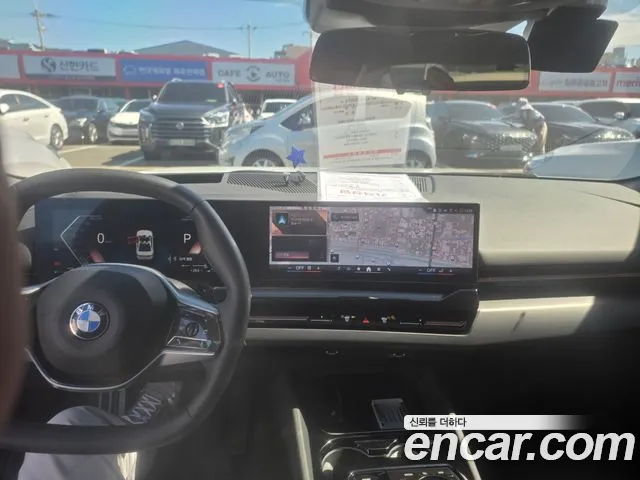 BMW 5-Series 2023 thumb 3