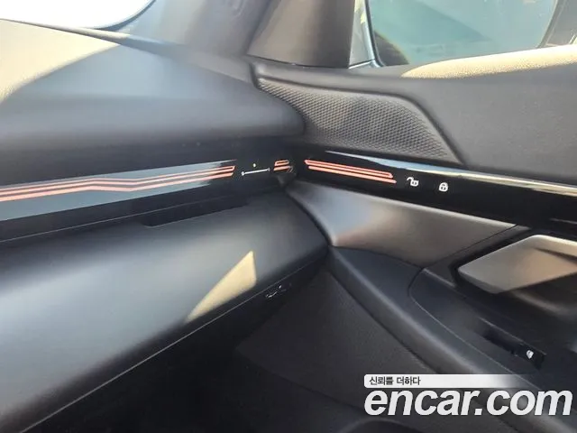 BMW 5-Series 2023 thumb 8