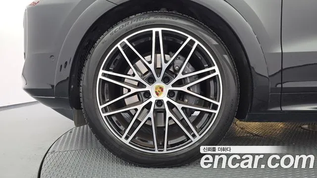 Porsche Cayenne 2024 thumb 5