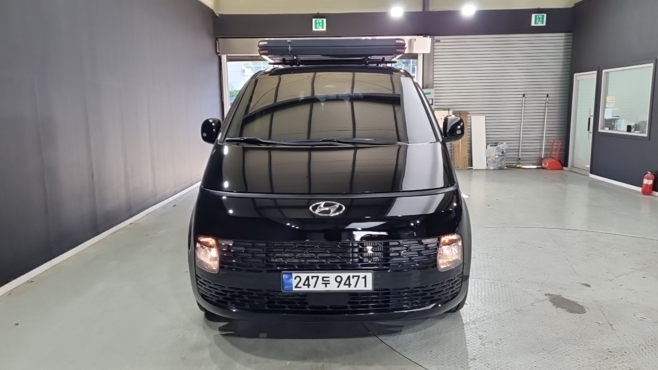 Hyundai Staria 2023 thumb 3