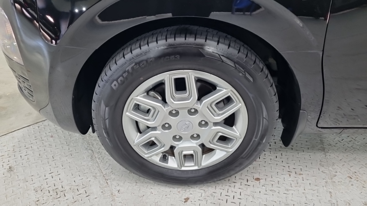 Hyundai Staria 2023 thumb 5