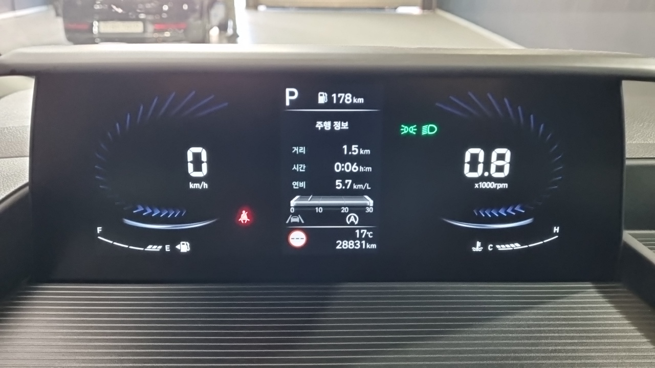 Hyundai Staria 2023 thumb 8