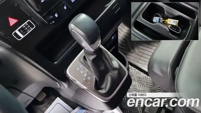 Hyundai Staria 2023 thumb 9