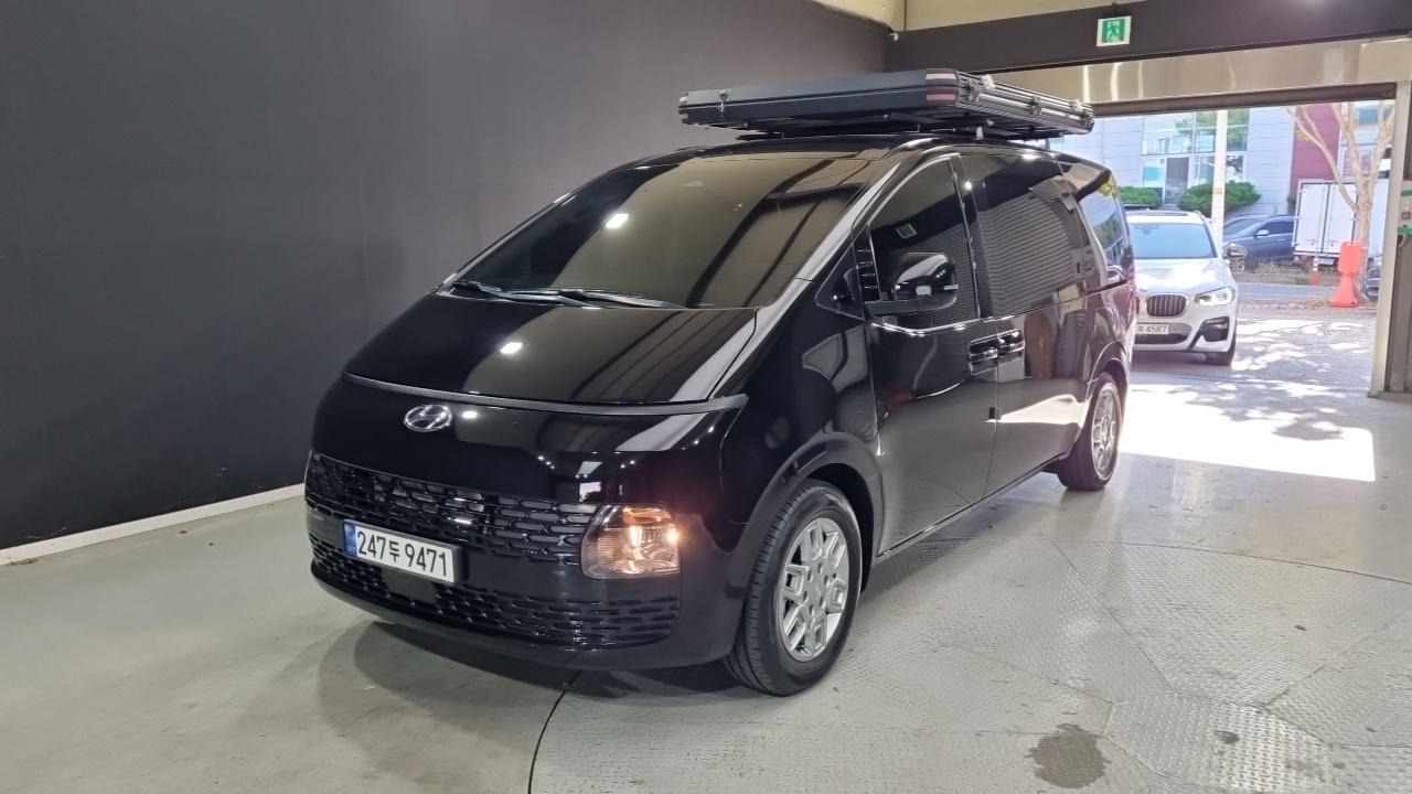 Hyundai Staria 2023 thumb 12