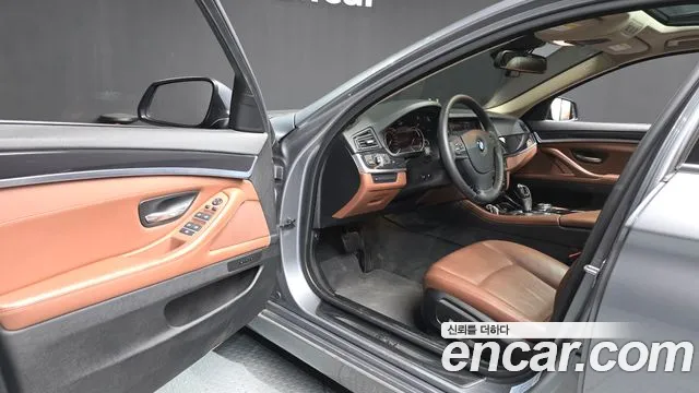 BMW 5-Series 2014 thumb 10