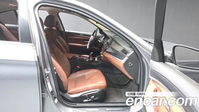 BMW 5-Series 2014 thumb 11