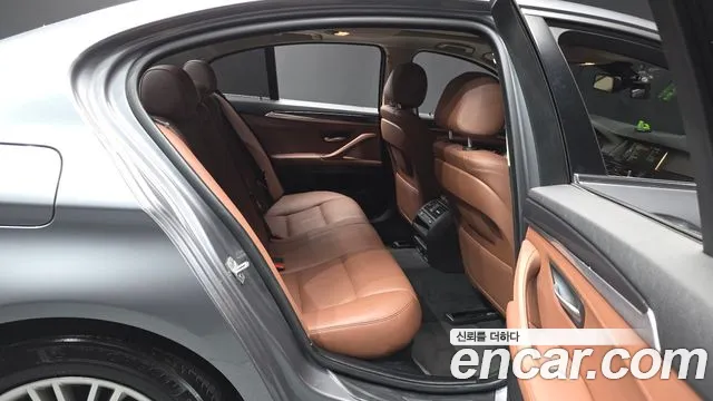 BMW 5-Series 2014 thumb 12