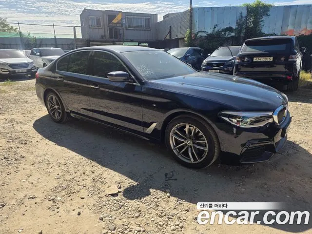 BMW 5-Series 2017 thumb 2