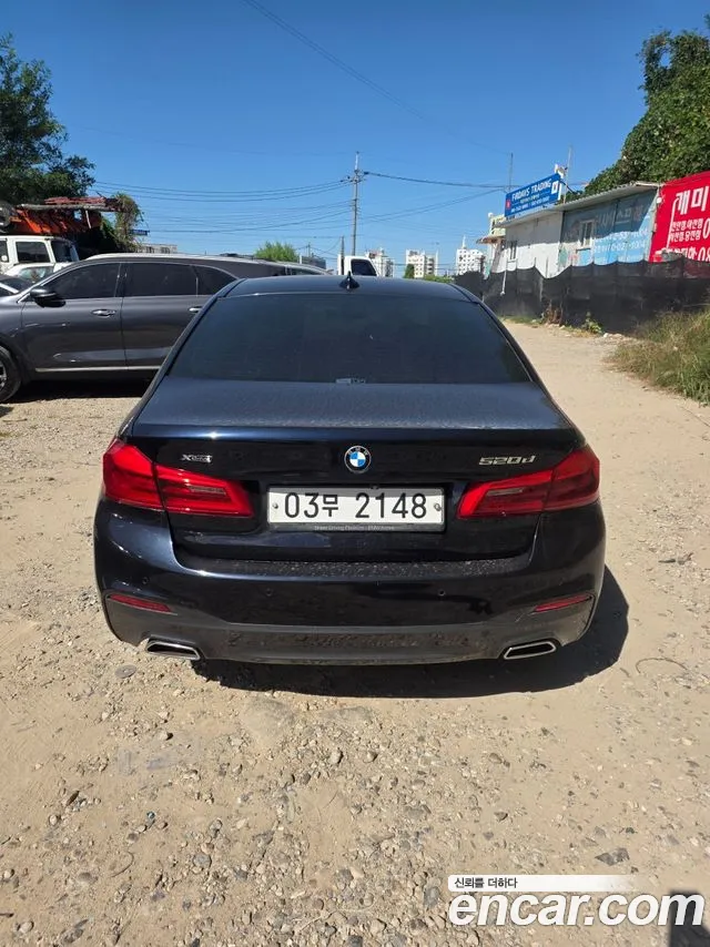 BMW 5-Series 2017 thumb 4