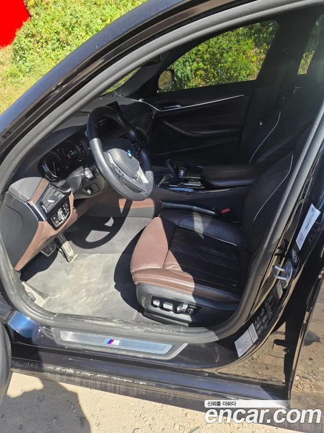 BMW 5-Series 2017 thumb 8