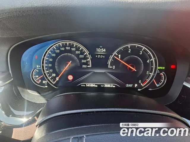 BMW 5-Series 2017 thumb 9
