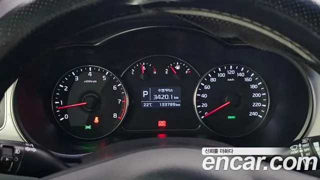 Kia Carens 2016 thumb 8