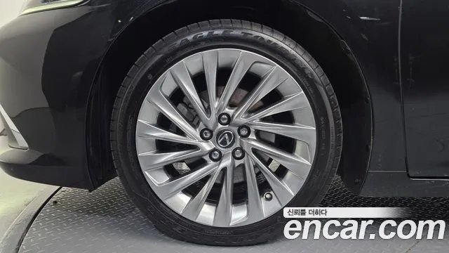 Lexus ES 2020 thumb 5