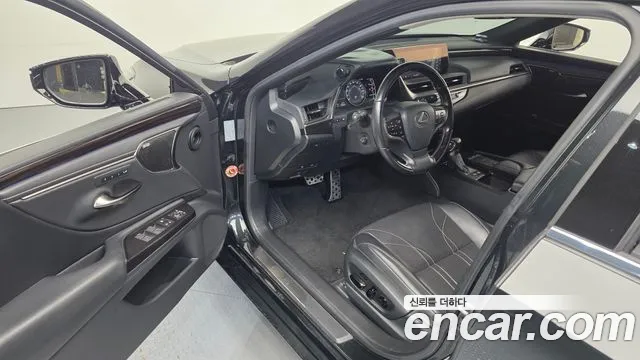 Lexus ES 2020 thumb 10