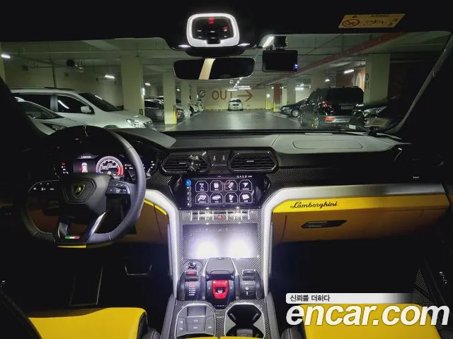 Lamborghini Urus 2021 thumb 9