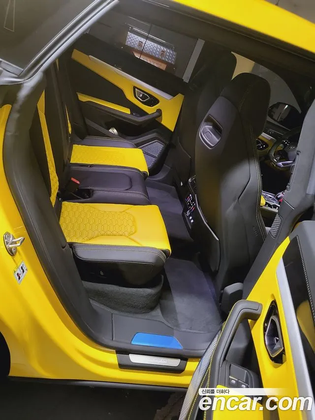 Lamborghini Urus 2021 thumb 10