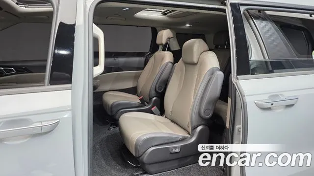 Kia Carnival 2024 thumb 11