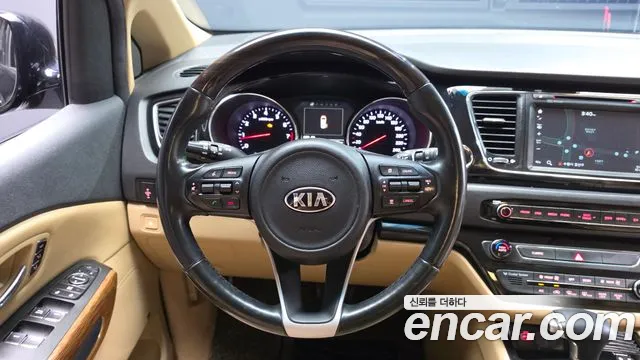 Kia Carnival 2016 thumb 12
