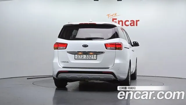 Kia Carnival 2017 thumb 3