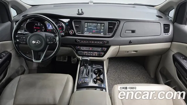 Kia Carnival 2017 thumb 6