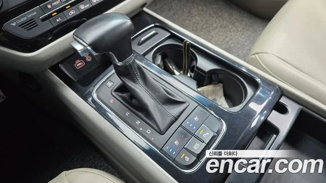 Kia Carnival 2017 thumb 8