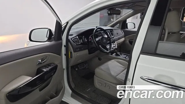 Kia Carnival 2017 thumb 9