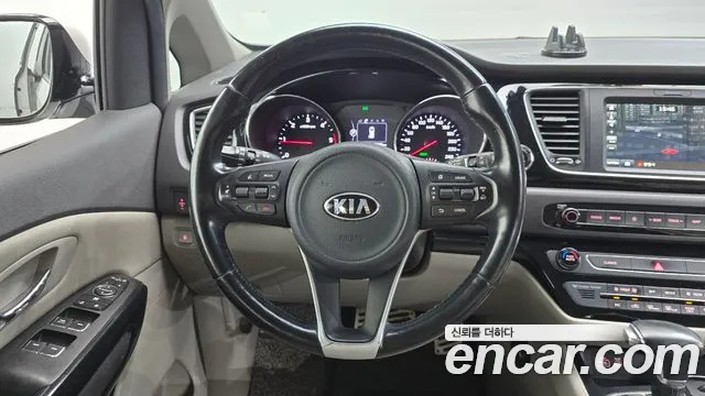 Kia Carnival 2017 thumb 11