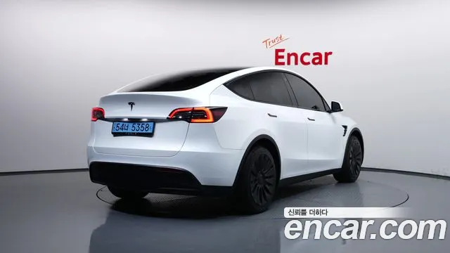 Tesla Model Y 2023 thumb 2