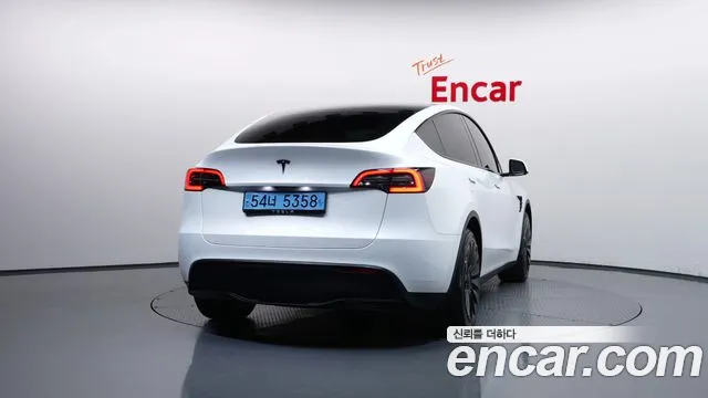 Tesla Model Y 2023 thumb 4