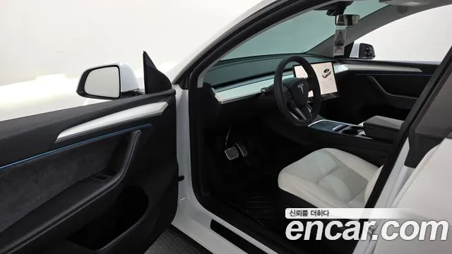 Tesla Model Y 2023 thumb 10