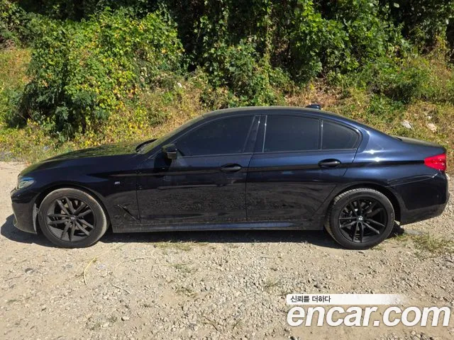 BMW 5-Series 2017 thumb 3