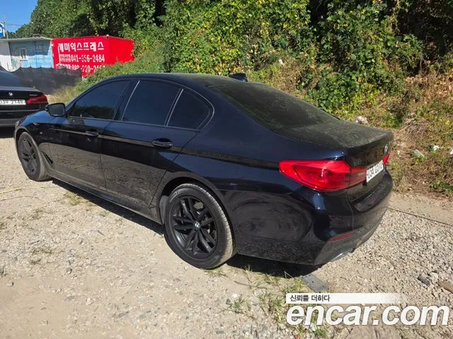 BMW 5-Series 2017 thumb 4