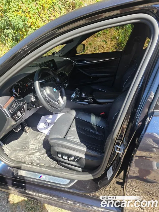 BMW 5-Series 2017 thumb 10