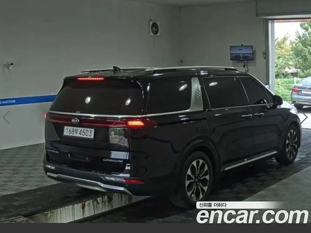 Kia Carnival 2021 thumb 2