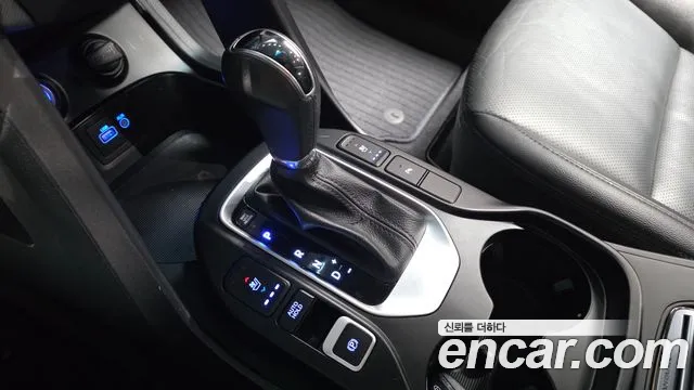 Hyundai Santa Fe 2017 thumb 8
