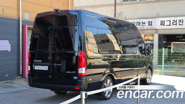 Hyundai Staria 2023 thumb 2