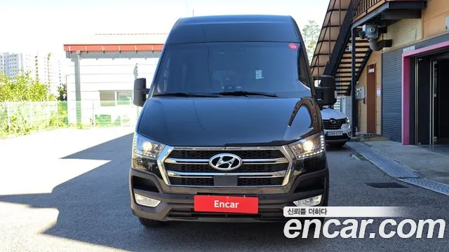 Hyundai Staria 2023 thumb 3