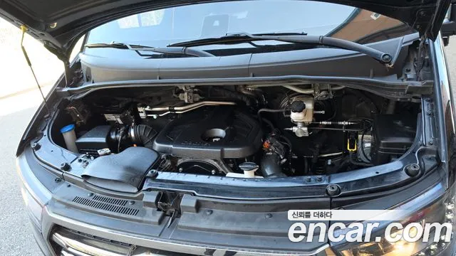 Hyundai Staria 2023 thumb 6