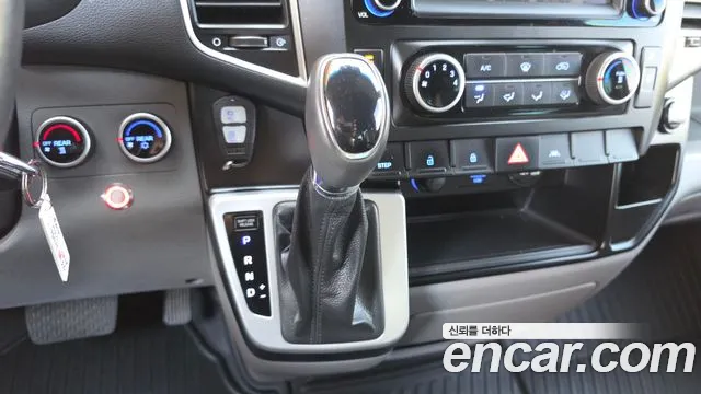 Hyundai Staria 2023 thumb 9