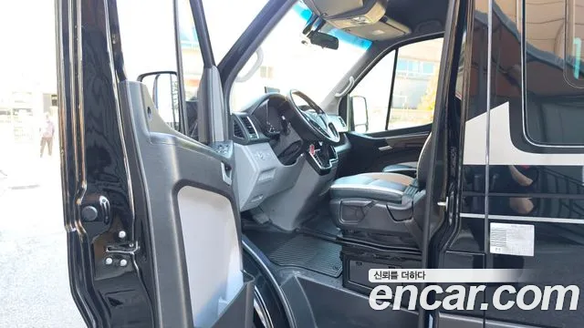 Hyundai Staria 2023 thumb 10