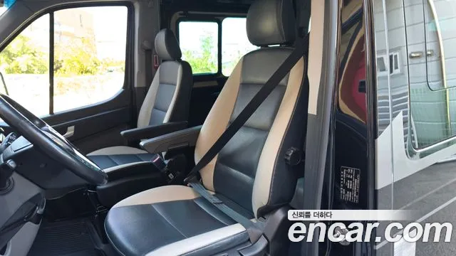 Hyundai Staria 2023 thumb 11