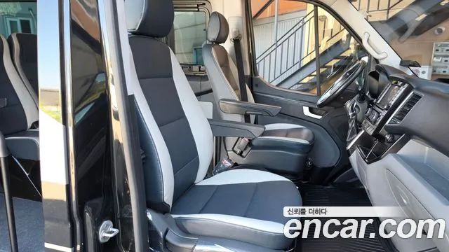 Hyundai Staria 2023 thumb 12