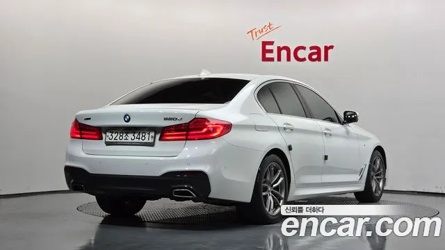 BMW 5-Series 2020 thumb 2