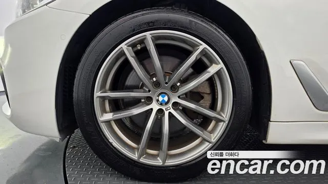 BMW 5-Series 2020 thumb 5