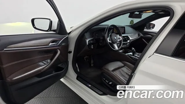 BMW 5-Series 2020 thumb 10