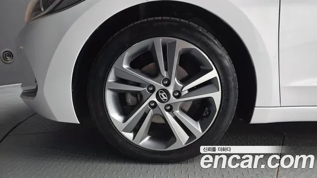 Hyundai Avante 2017 thumb 5